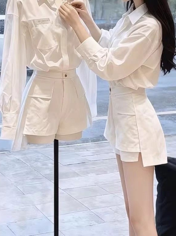 Retro Track Pant - Ensemble chemise blanche élégante et jupe