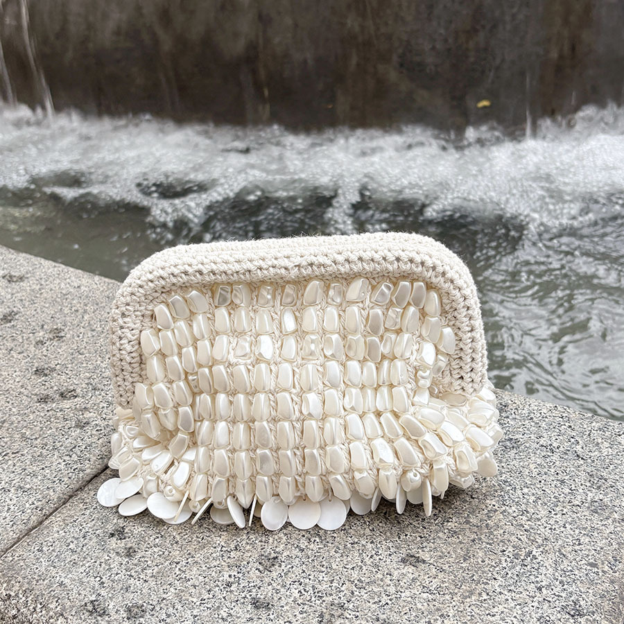 Pochette à perles tissée à la  - French Vintage Fashion avis et prix