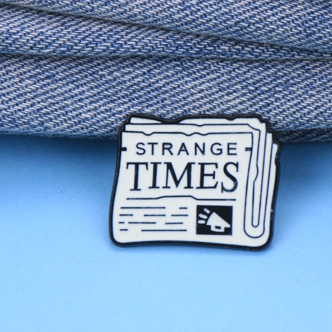 Broche en émail rétro motif jo - Vintage Fashion Newspaper avis et prix